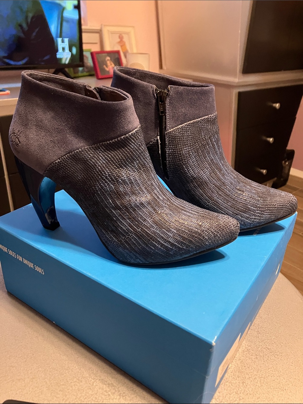 John Fluevog Pizzazz Akira Blue Crack Cobalto bootie